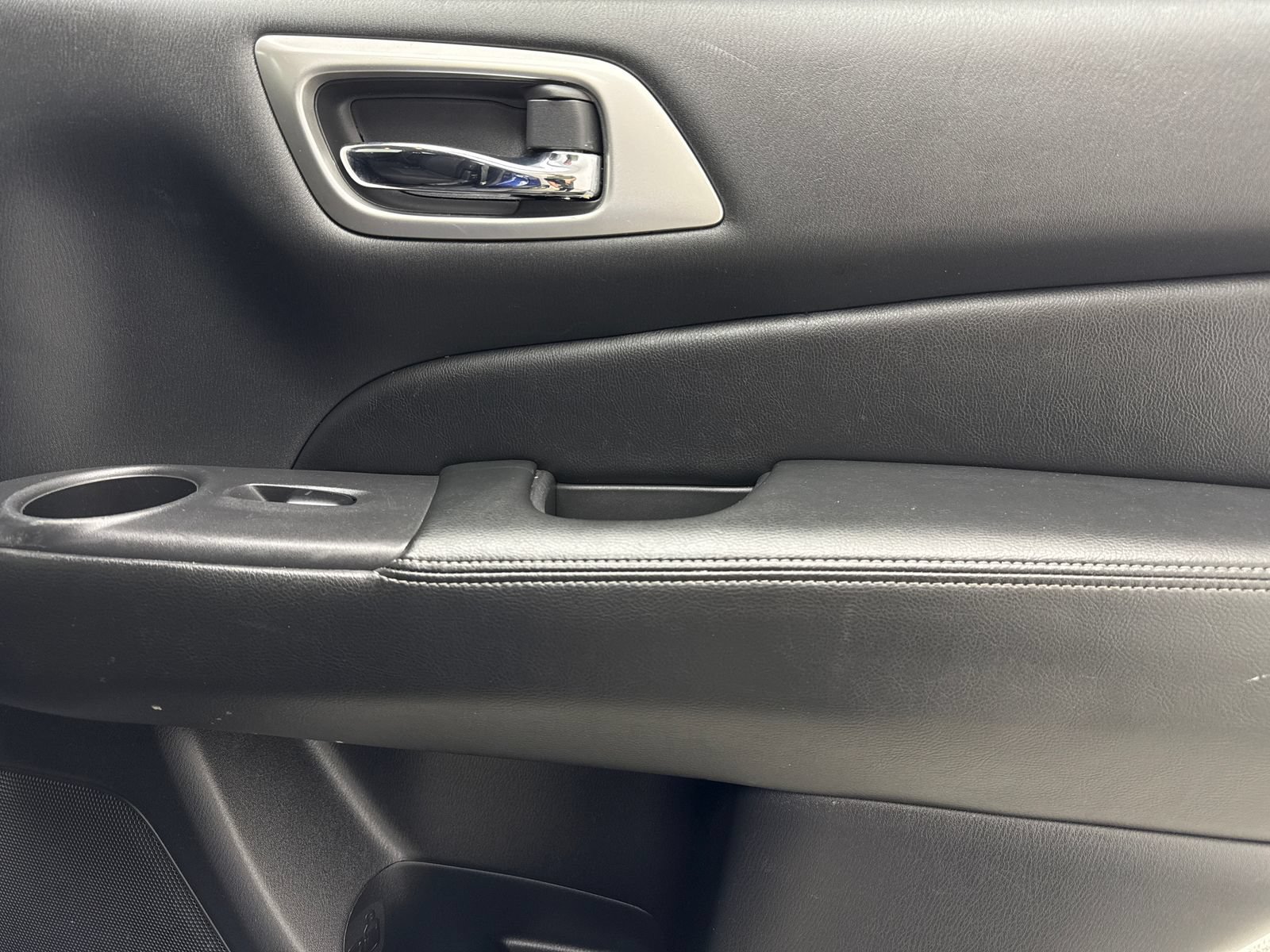 Used 2020 Nissan Pathfinder SV FWD image 46