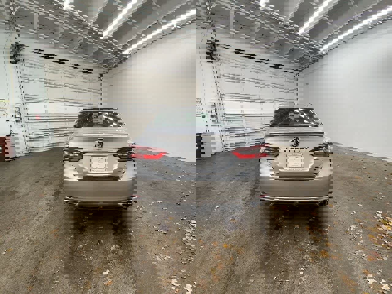 Used 2024 Toyota Camry SE image 5