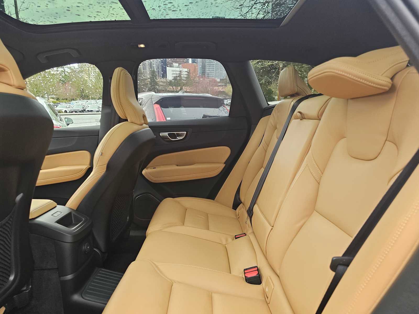 Certified 2025 Volvo XC60 T8 Ultra w/ Protection Package Premier image 17