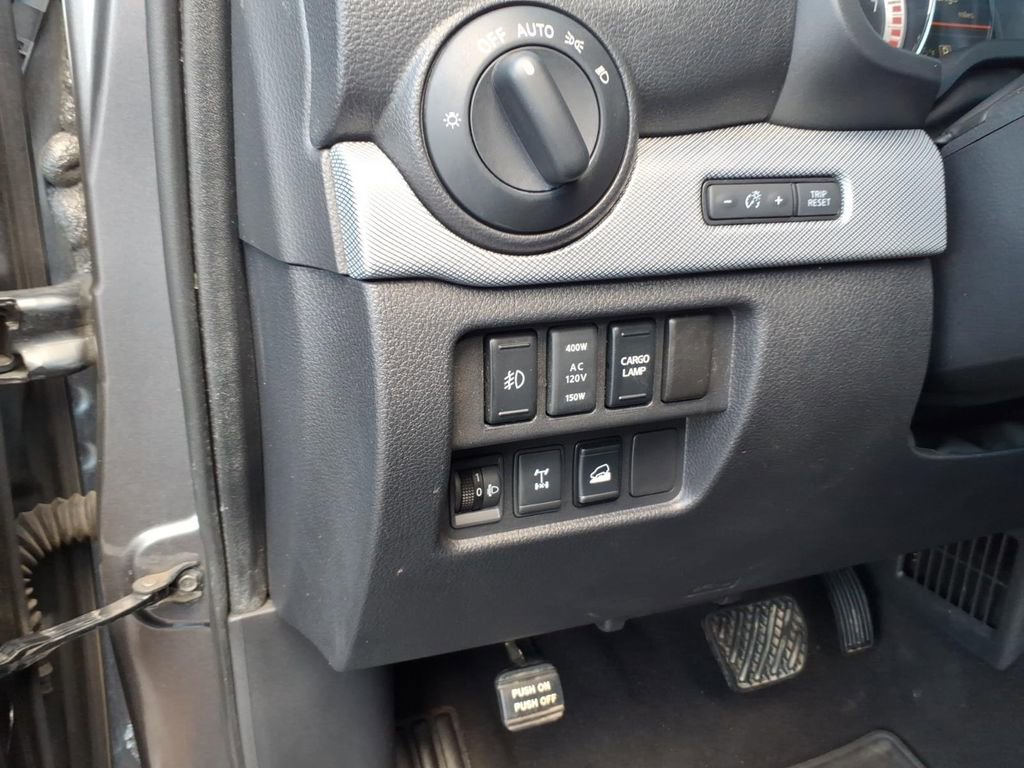 Used 2019 Nissan Titan PRO-4X w/ Pro-4x Convenience Package AWD/4WD image 16