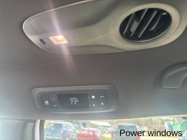 Used 2026 Chrysler Pacifica Select image 26