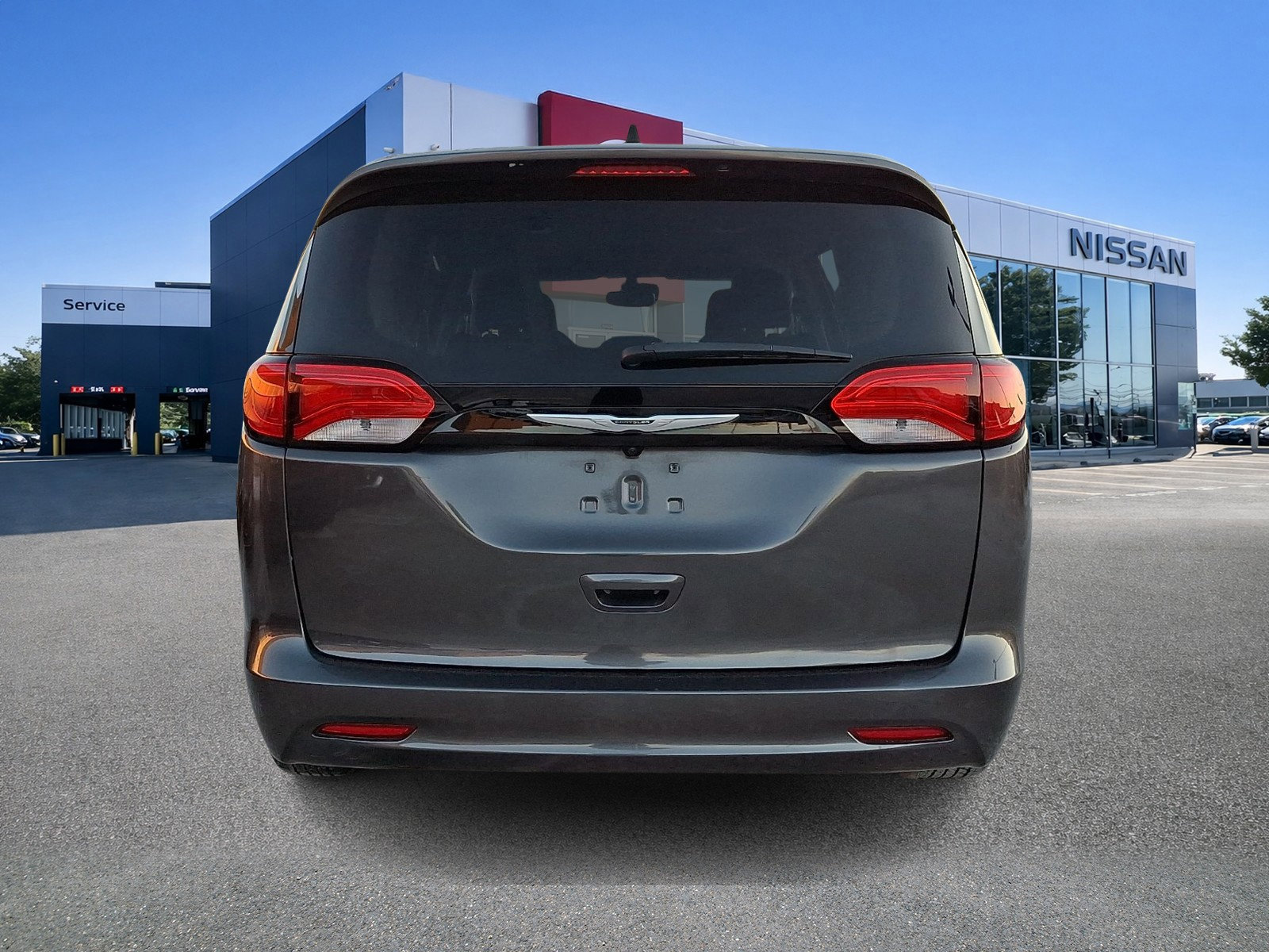 Used 2023 Chrysler Voyager LX FWD image 5
