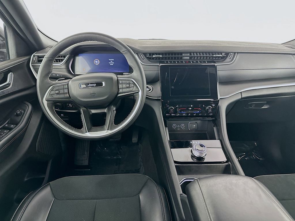 Certified 2025 Jeep Grand Cherokee Altitude image 33