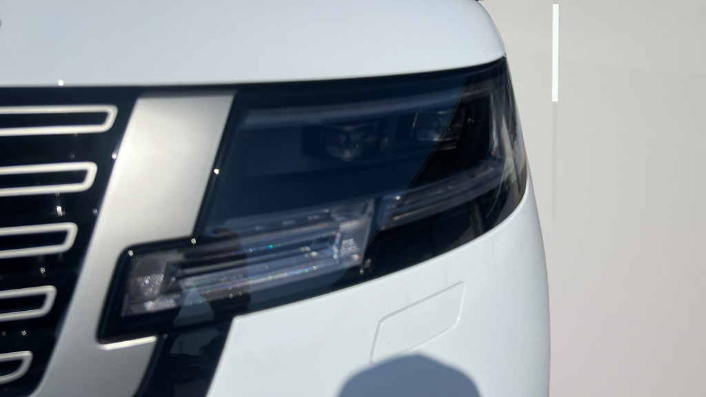 Used 2024 Land Rover Range Rover Long Wheelbase SE AWD/4WD image 11