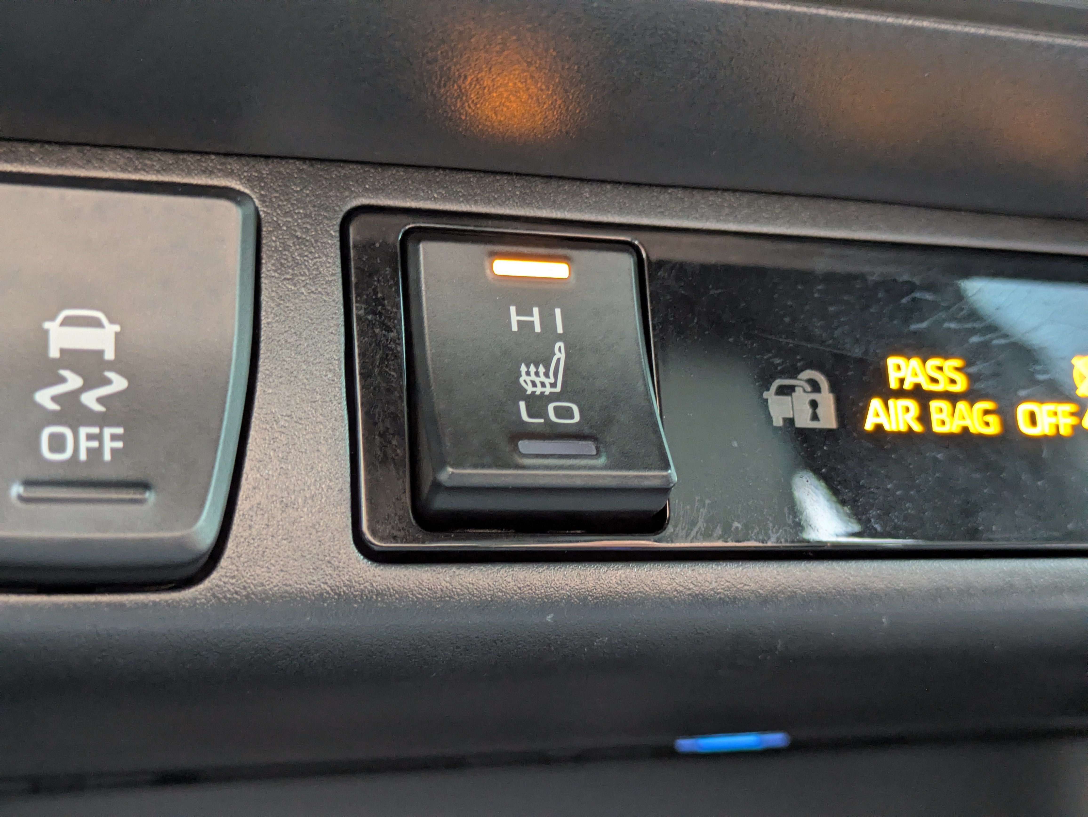 Used 2025 Toyota RAV4 XSE AWD/4WD image 27