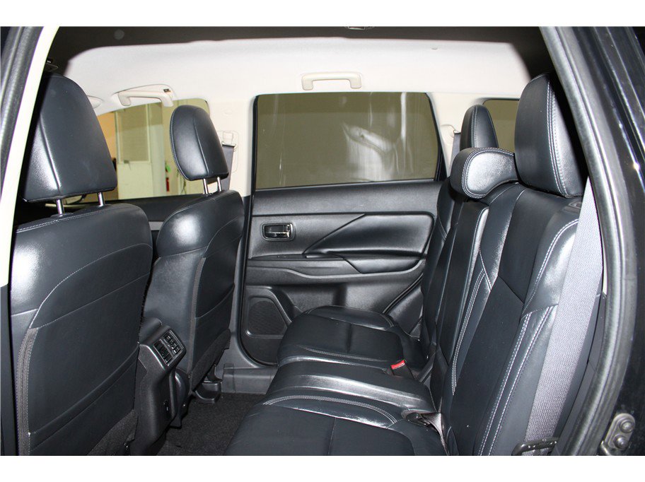 Used 2020 Mitsubishi Outlander ES image 12