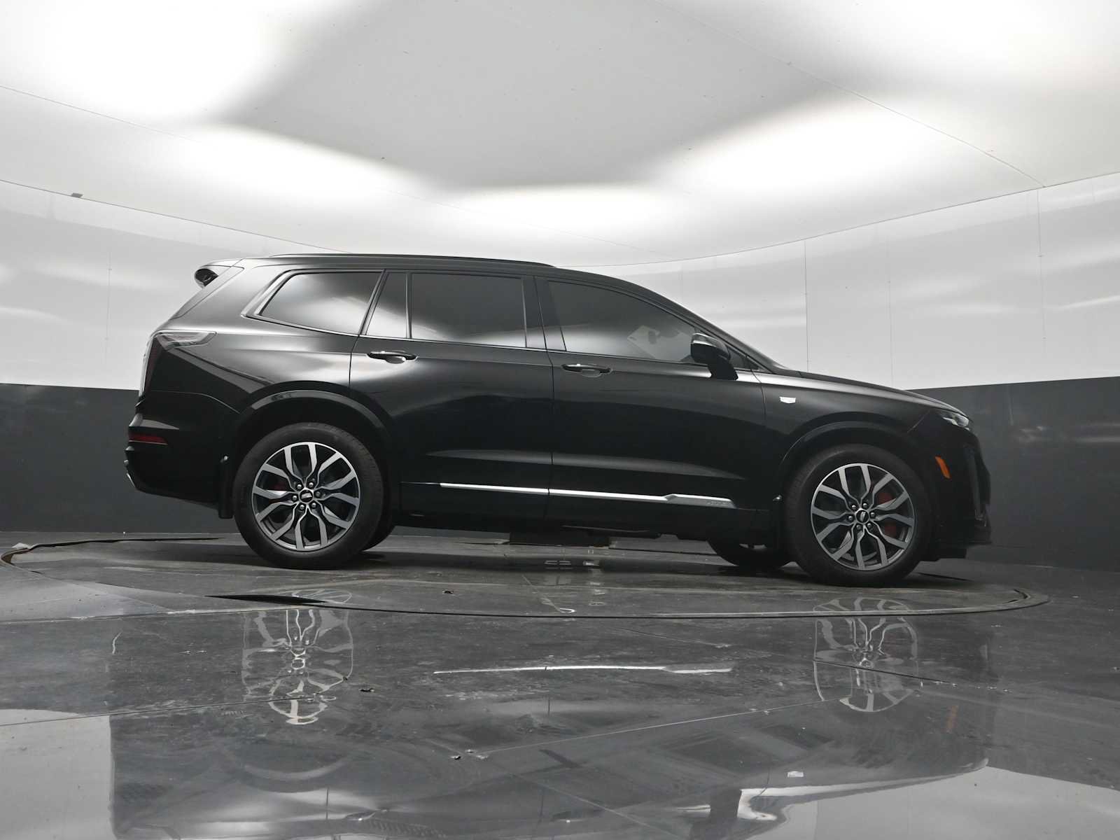 Used 2024 Cadillac XT6 Sport w/ Technology Package AWD/4WD image 38