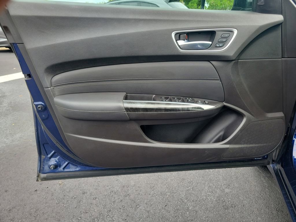Used 2018 Acura TLX w/ Technology Package FWD image 17