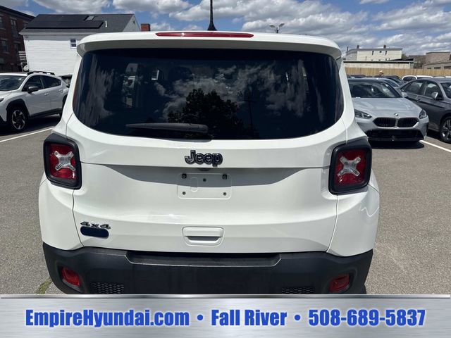 Used 2023 Jeep Renegade Latitude AWD/4WD image 4