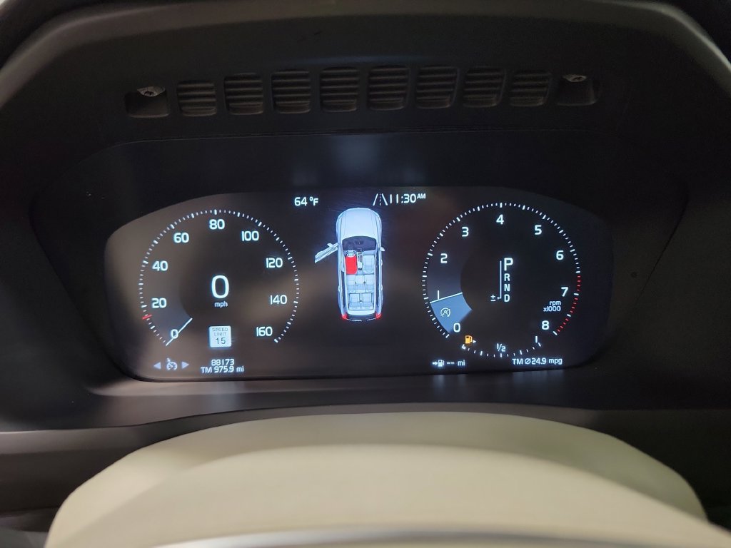 Used 2016 Volvo XC90 T6 Momentum w/ Momentum Plus Package AWD/4WD image 29