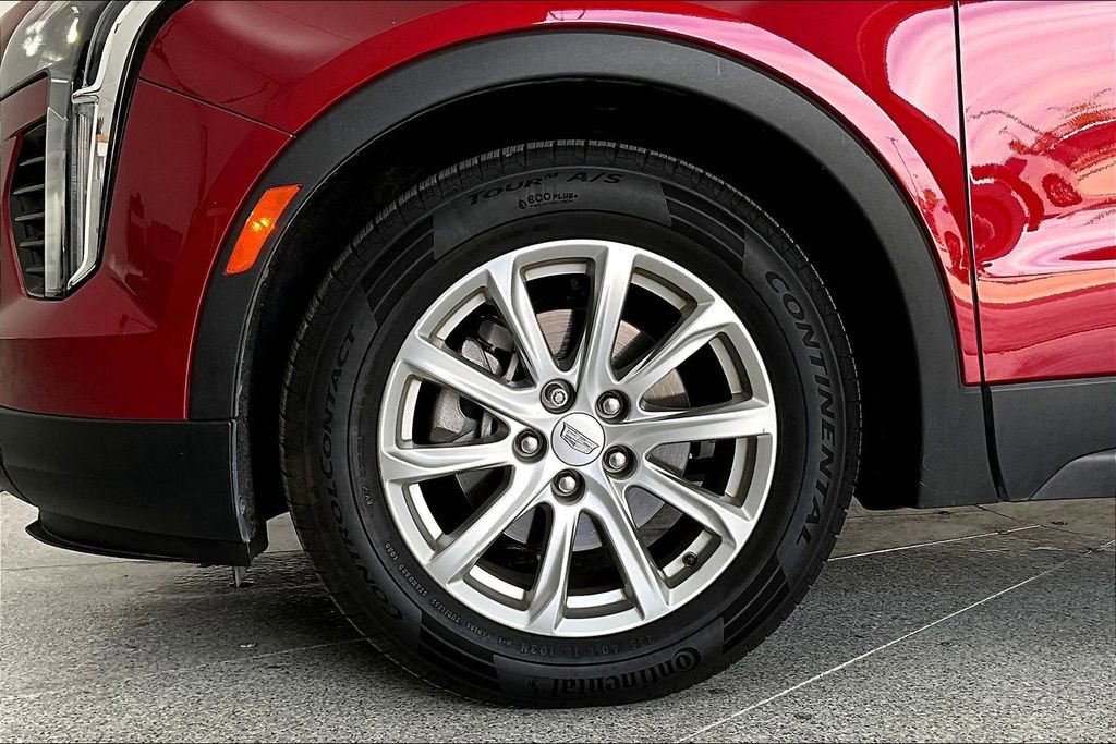 Used 2019 Cadillac XT4 Luxury w/ Cold Weather Package image 11