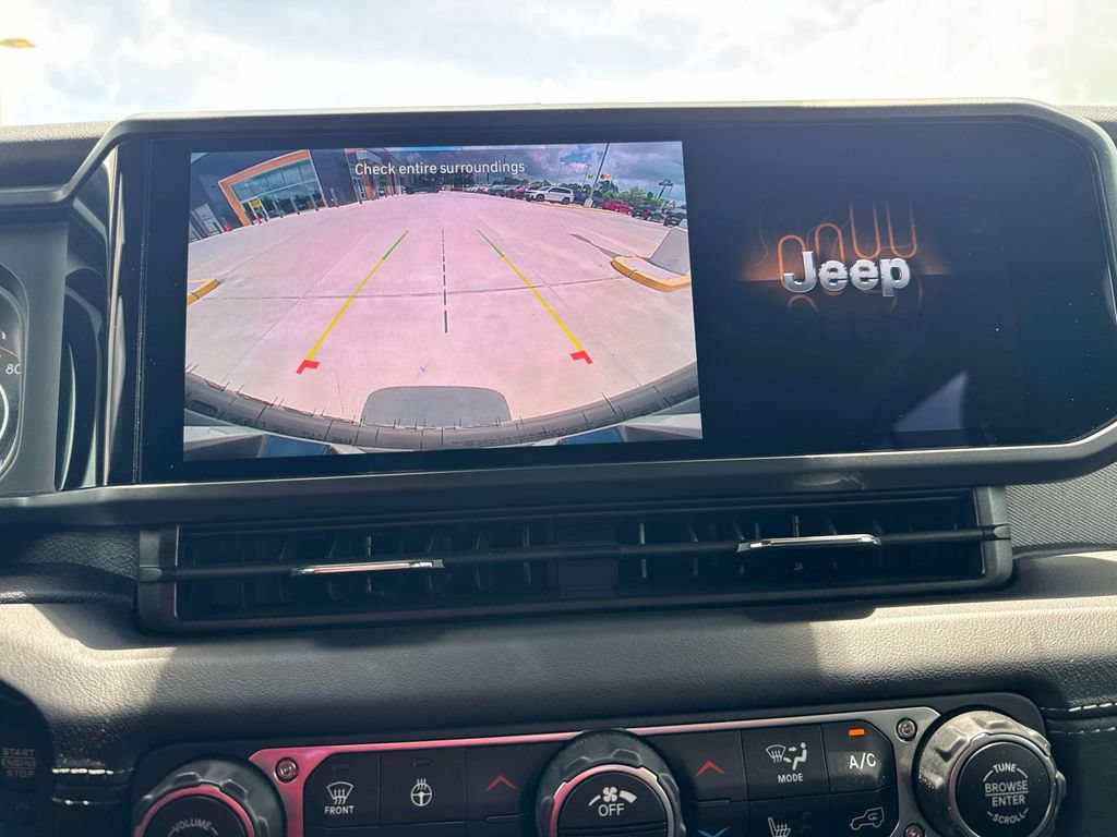 Used 2024 Jeep Wrangler Unlimited Sahara AWD/4WD image 31