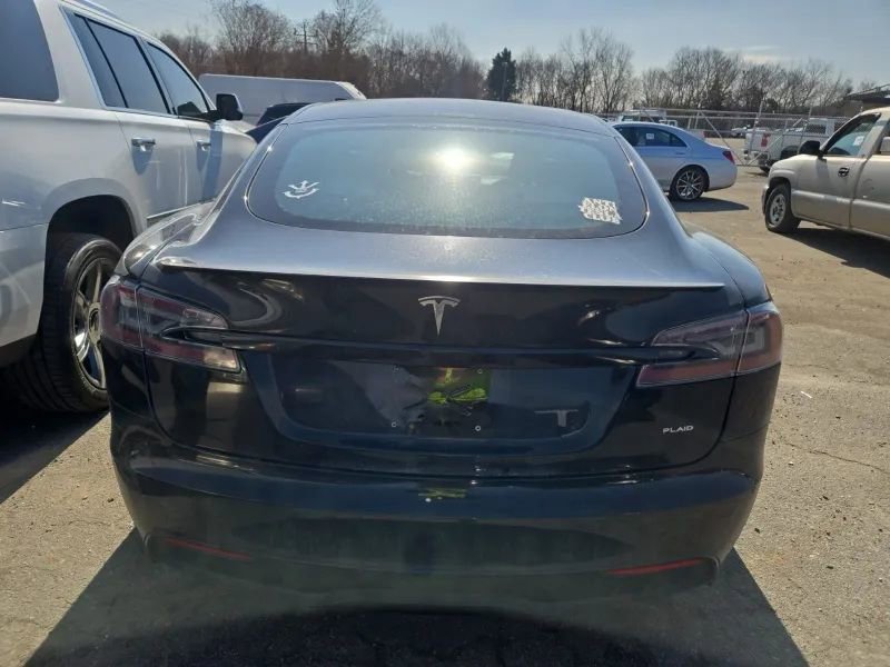 Used 2022 Tesla Model S Plaid image 5