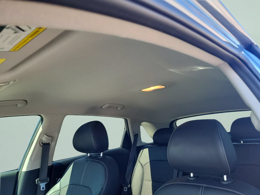 Used 2022 Kia Niro EX FWD image 17