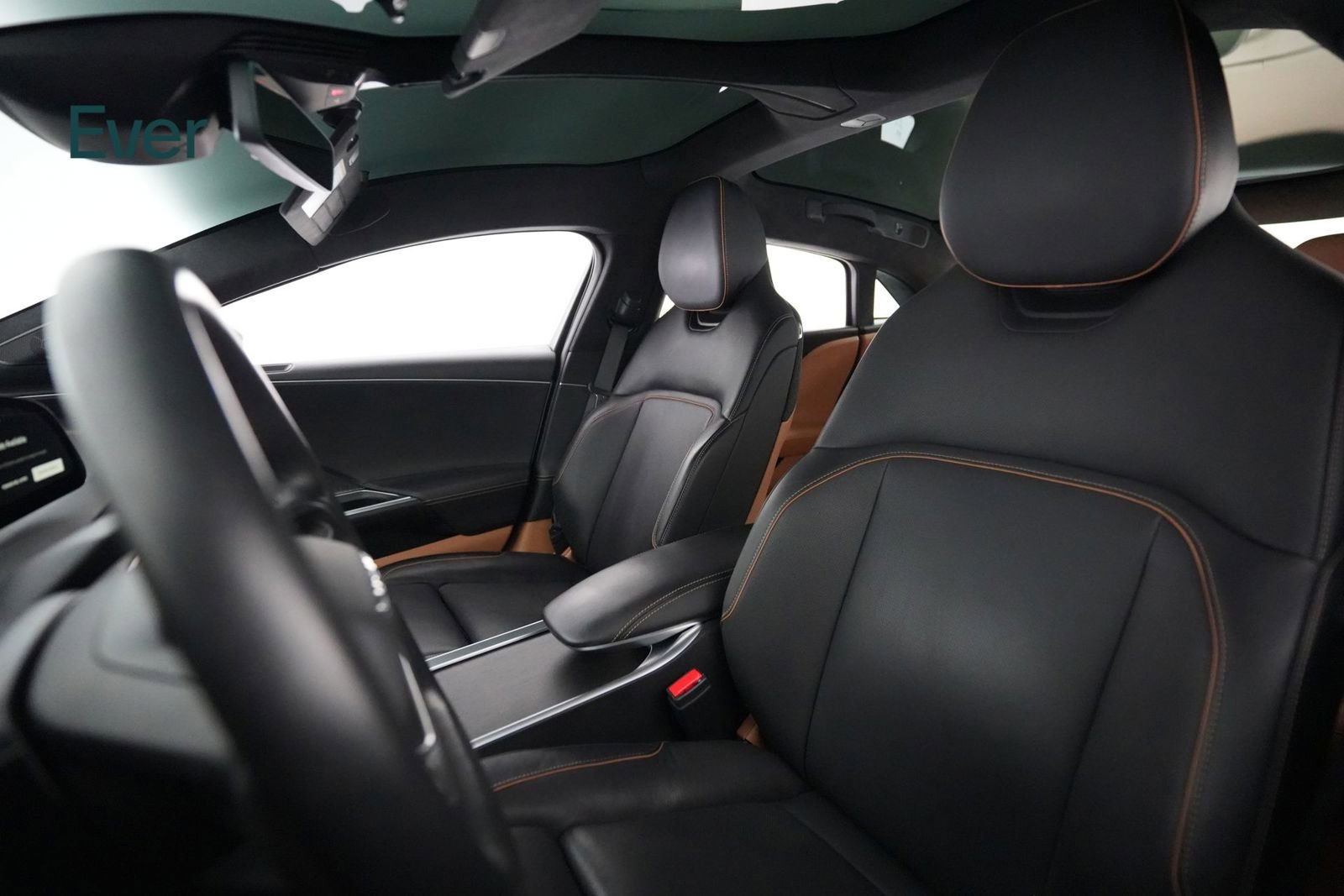 Used 2023 Lucid Air Touring image 4