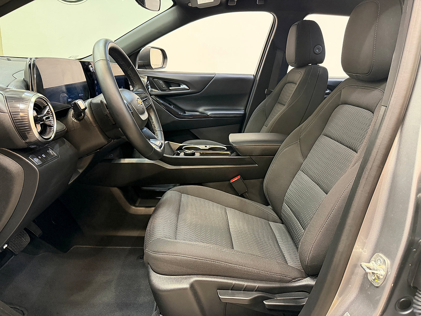 Used 2026 Chevrolet Equinox LT FWD image 11