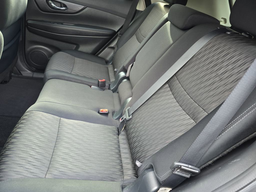 Used 2018 Nissan Rogue SV image 10