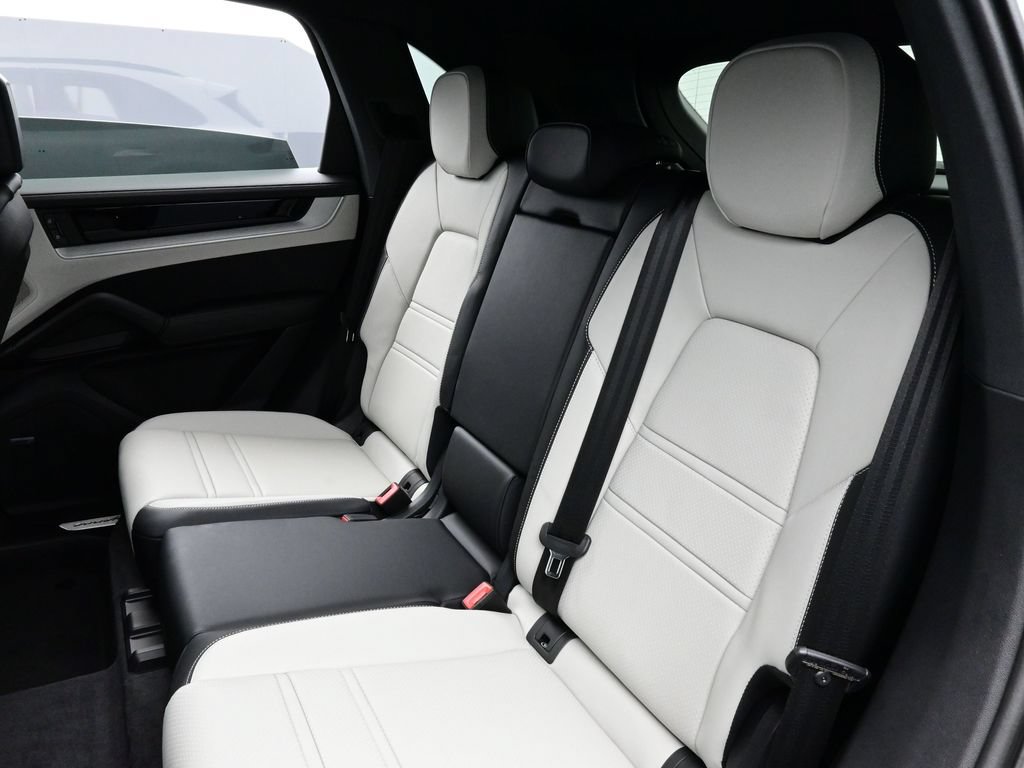 Certified 2025 Porsche Cayenne E-Hybrid AWD/4WD image 14