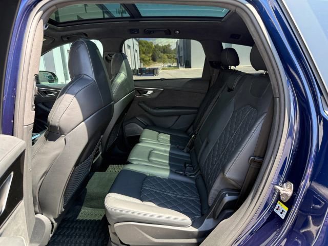 Used 2023 Audi SQ7 Prestige AWD/4WD image 18