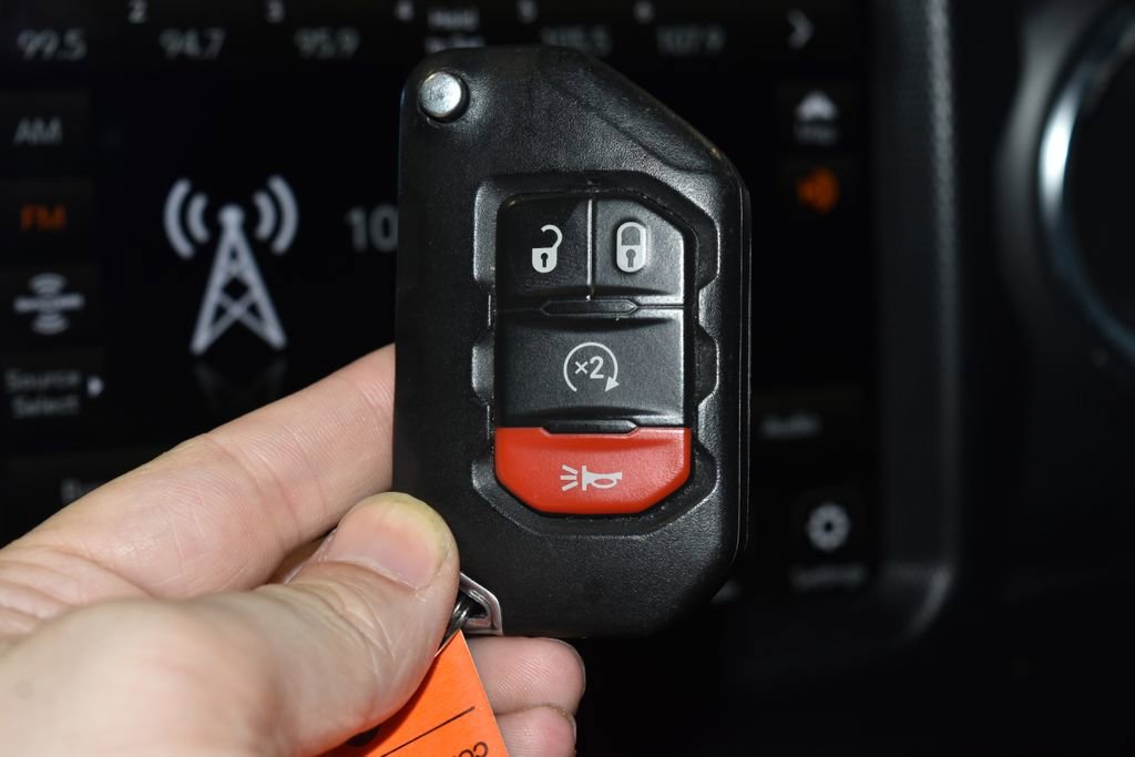 Used 2021 Jeep Wrangler Unlimited Sahara w/ Uconnect 4C Nav & Sound Group AWD/4WD image 17