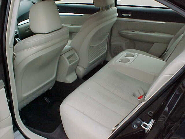 Used 2010 Subaru Legacy 2.5i Premium image 8