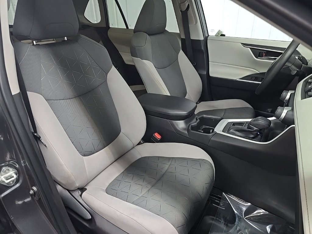 Used 2023 Toyota RAV4 XLE image 15