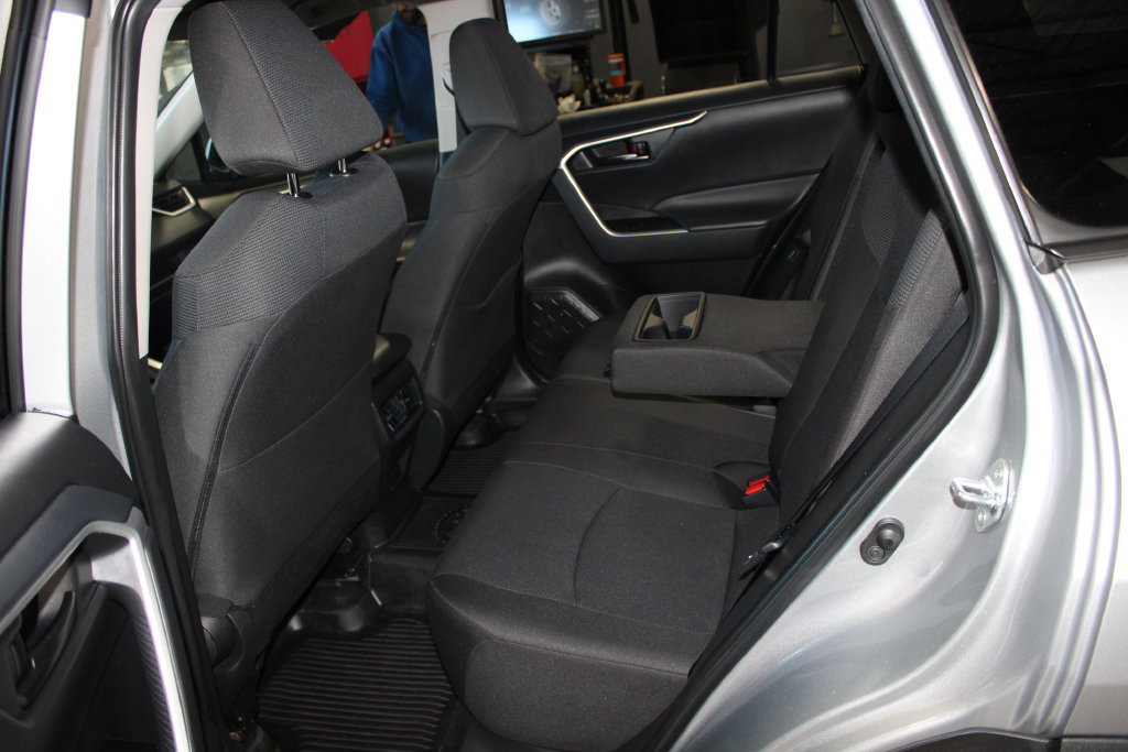 Used 2025 Toyota RAV4 LE AWD/4WD image 10