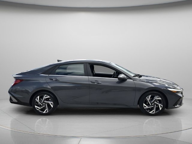 Used 2024 Hyundai Elantra Limited FWD image 7