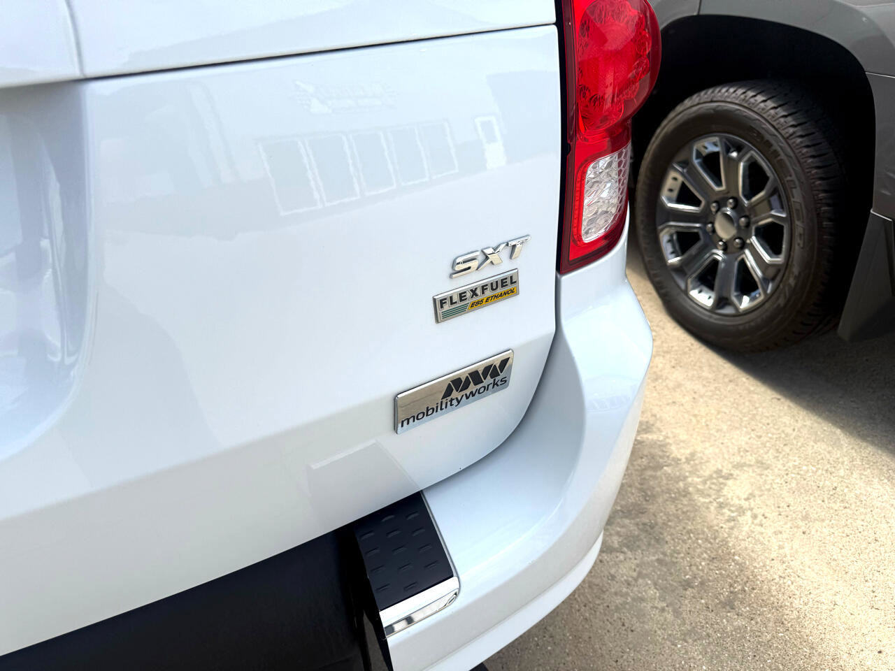 Used 2019 Dodge Grand Caravan SXT image 29