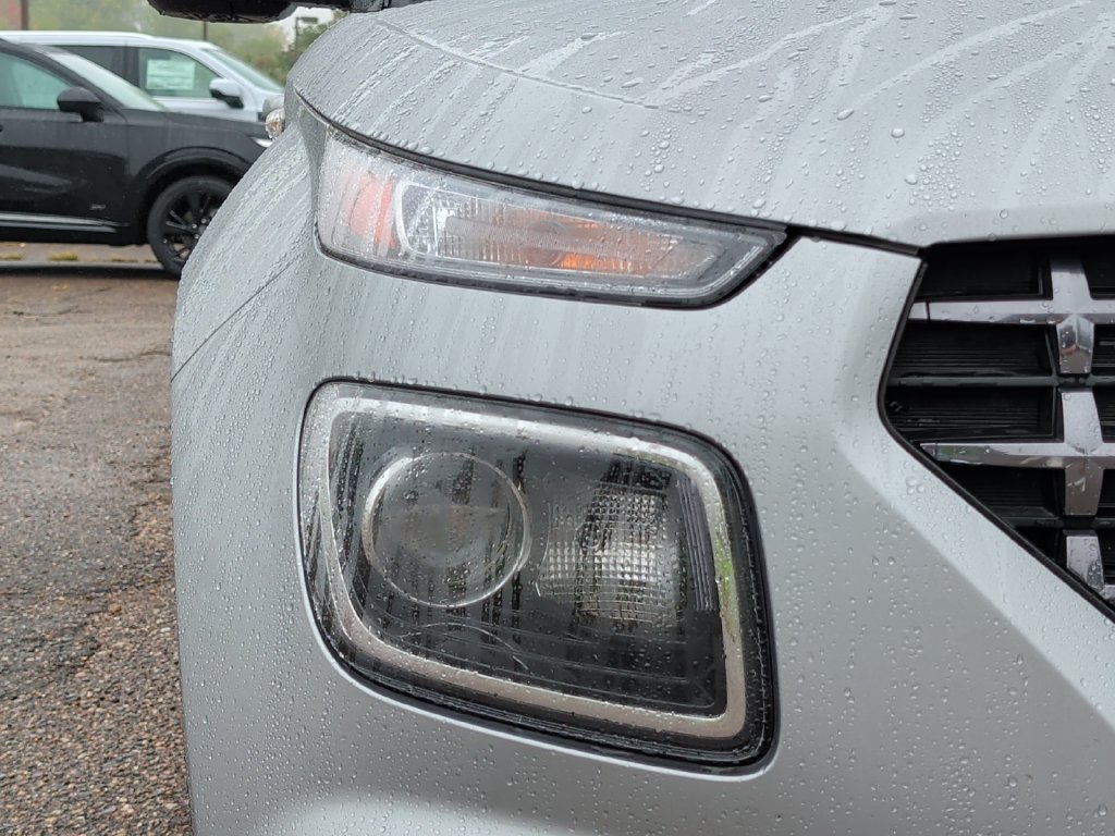 Used 2025 Hyundai Venue SEL FWD image 42