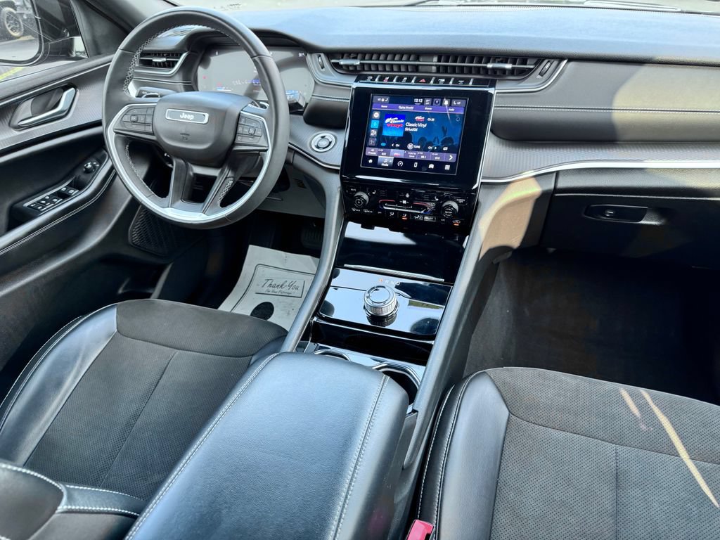 Used 2023 Jeep Grand Cherokee L Laredo AWD/4WD image 12
