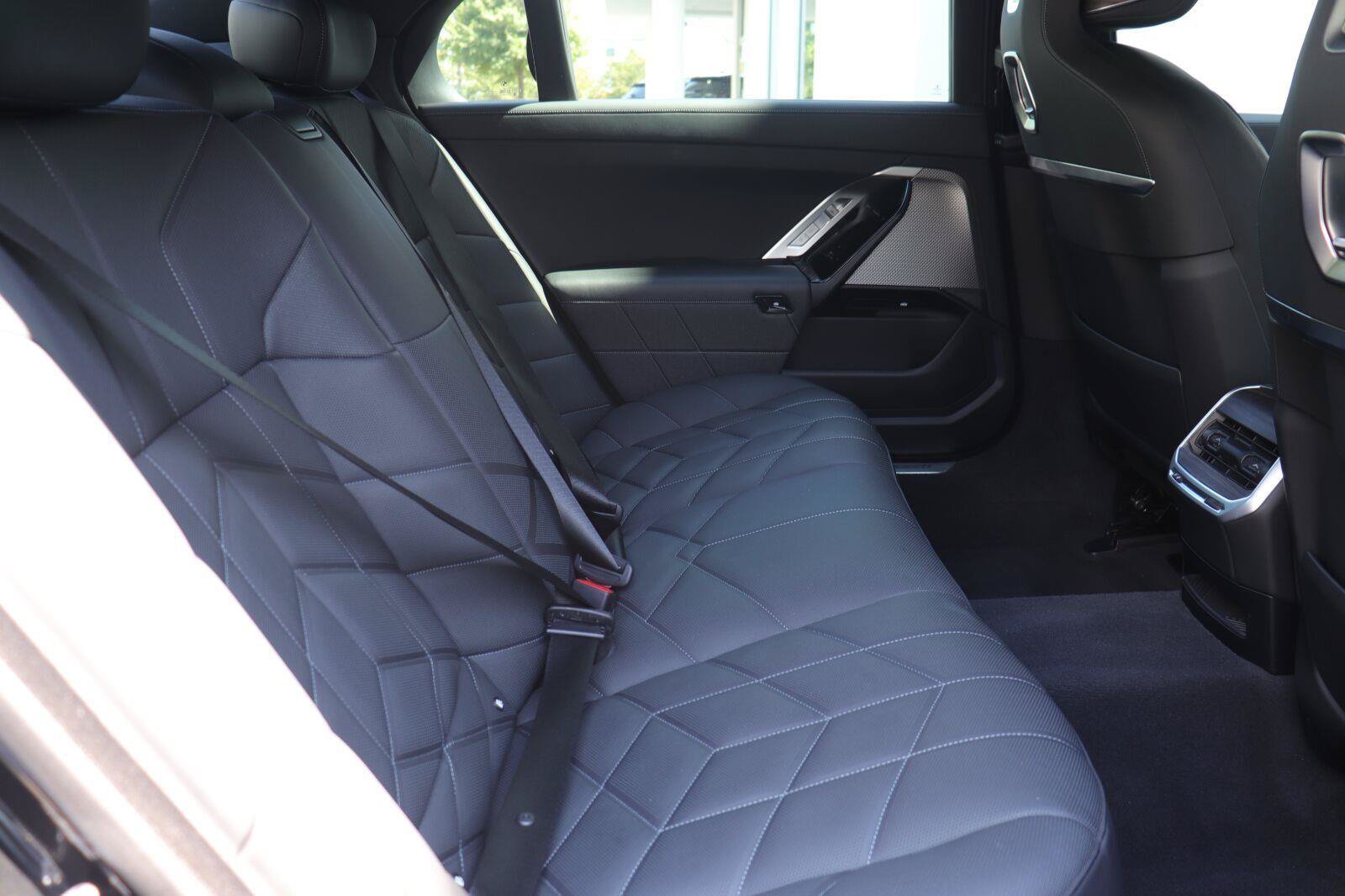 Used 2023 BMW 740i RWD image 18