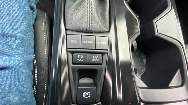 Used 2025 Toyota Camry SE FWD image 28