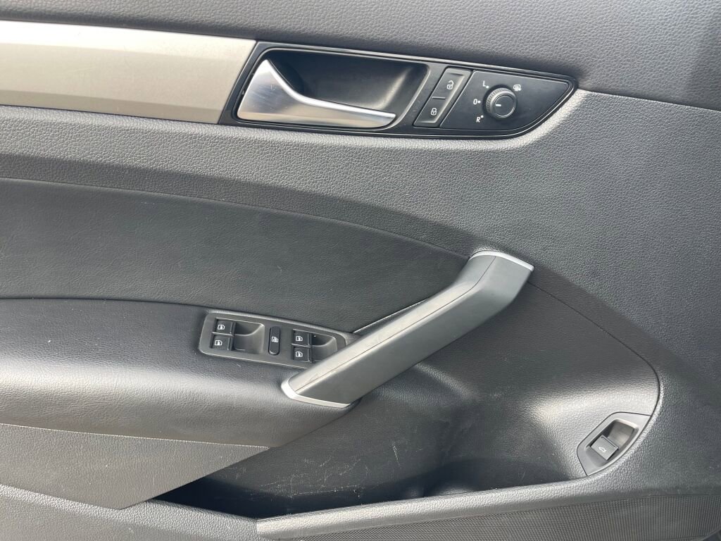 Used 2020 Volkswagen Passat 2.0T SE image 10