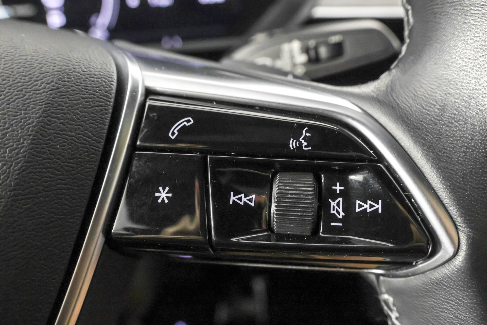 Used 2024 Audi Q8 e-tron Premium Plus w/ Premium Plus Package AWD/4WD image 28