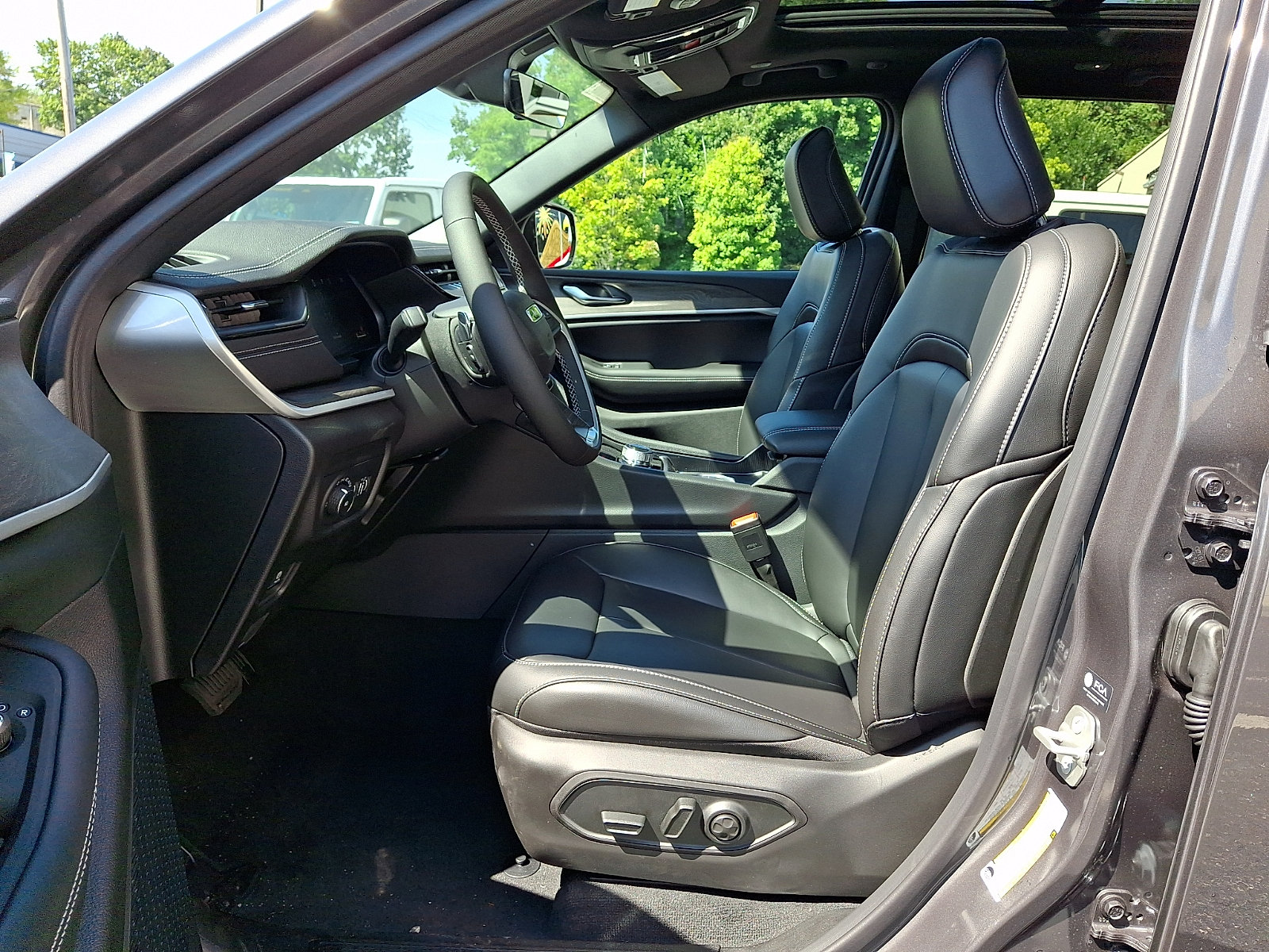 New 2026 Jeep Grand Cherokee Limited AWD/4WD image 9