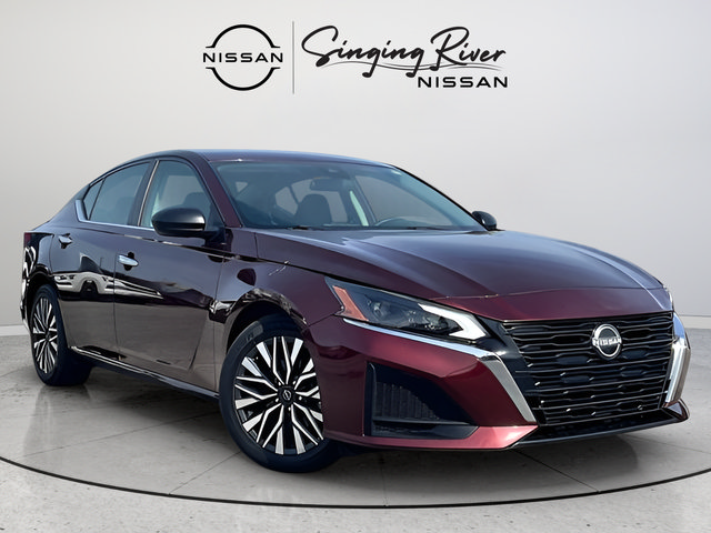 Used 2024 Nissan Altima 2.5 SV FWD image 1