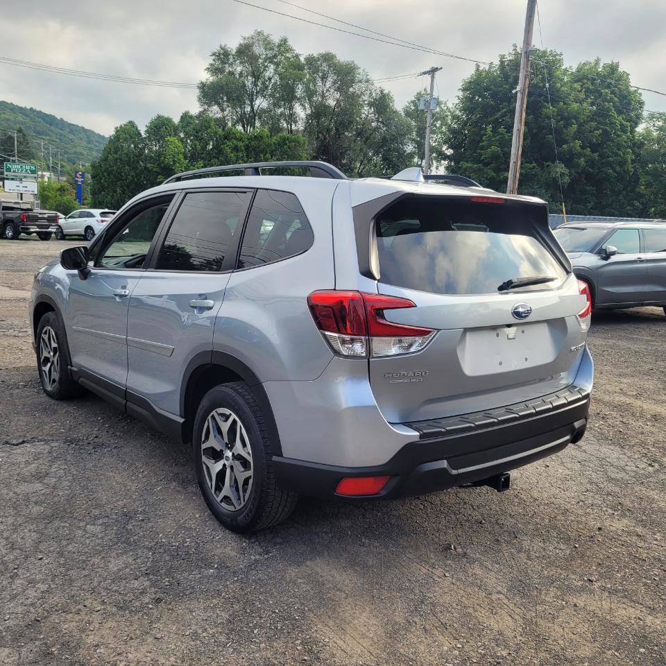 Used 2021 Subaru Forester Premium AWD/4WD image 6