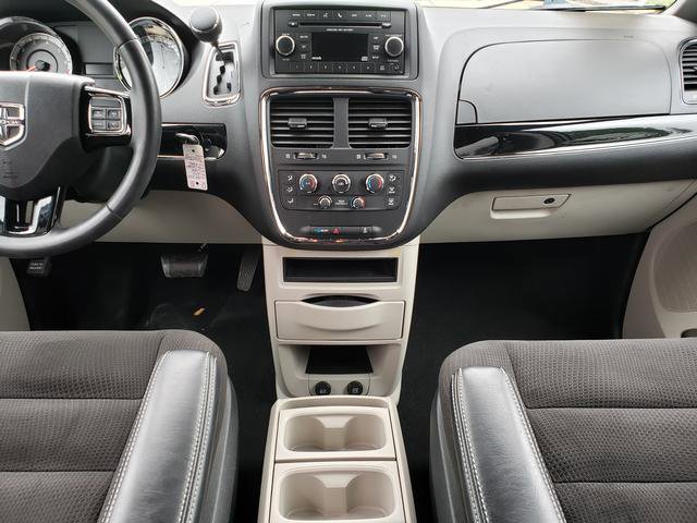 Used 2016 Dodge Grand Caravan SE image 14