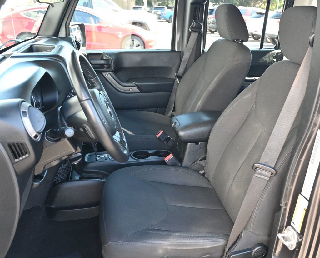 Used 2016 Jeep Wrangler Unlimited Sport w/ Connectivity Group AWD/4WD image 12