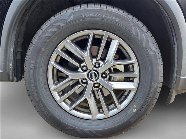 Used 2024 Nissan Rogue S AWD/4WD image 22