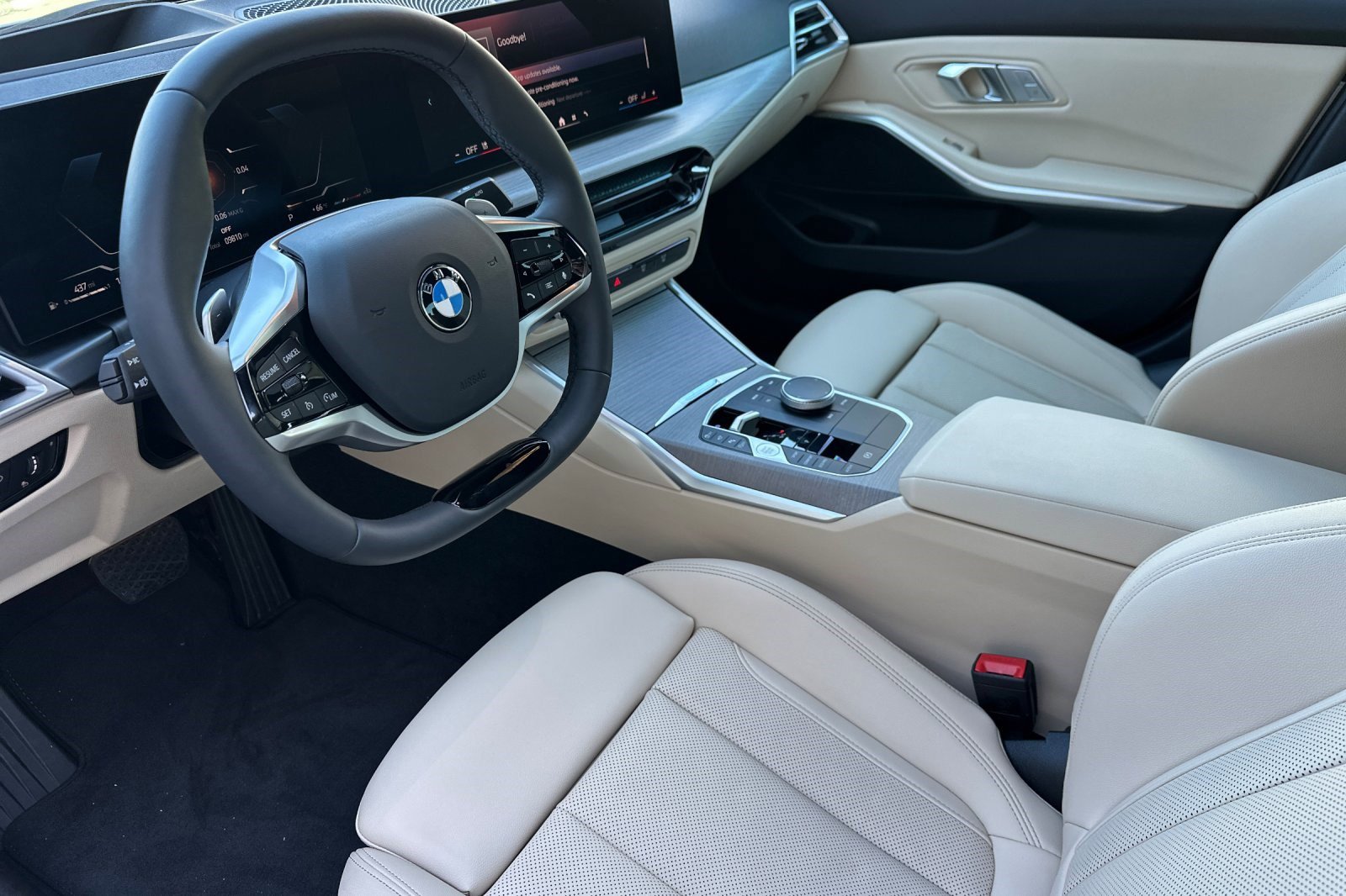 Used 2025 BMW 330i Sedan w/ Premium Package image 11