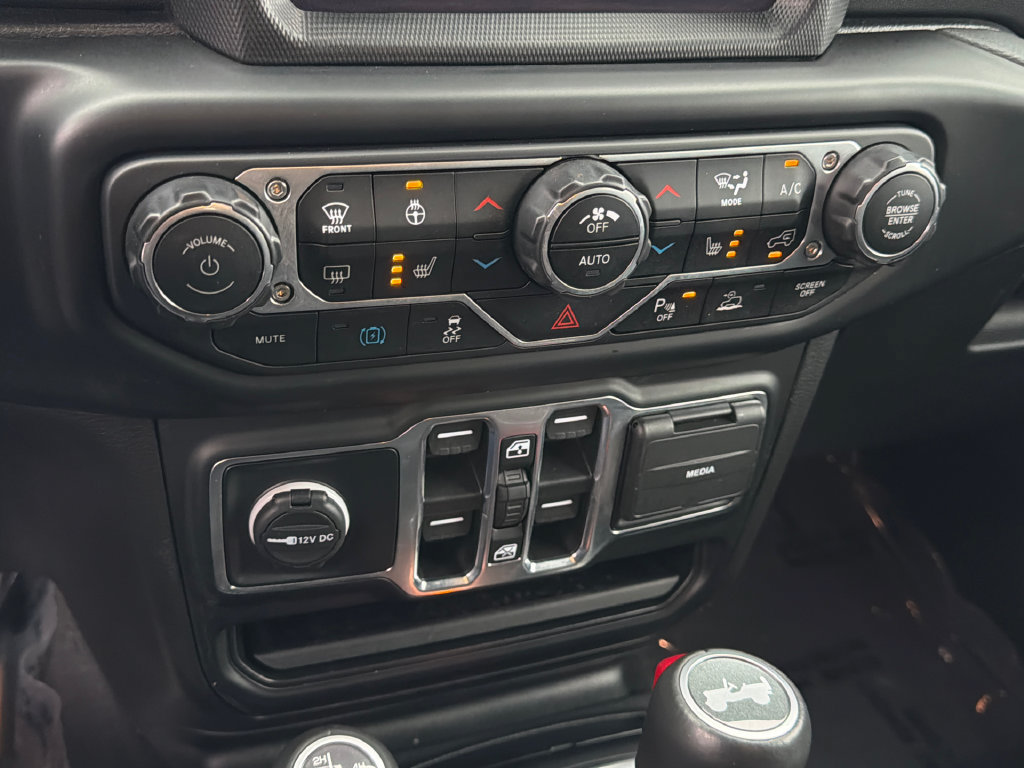 Used 2023 Jeep Wrangler Unlimited Sahara w/ Cold Weather Group AWD/4WD image 29