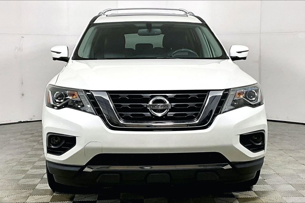 Used 2018 Nissan Pathfinder Platinum image 3