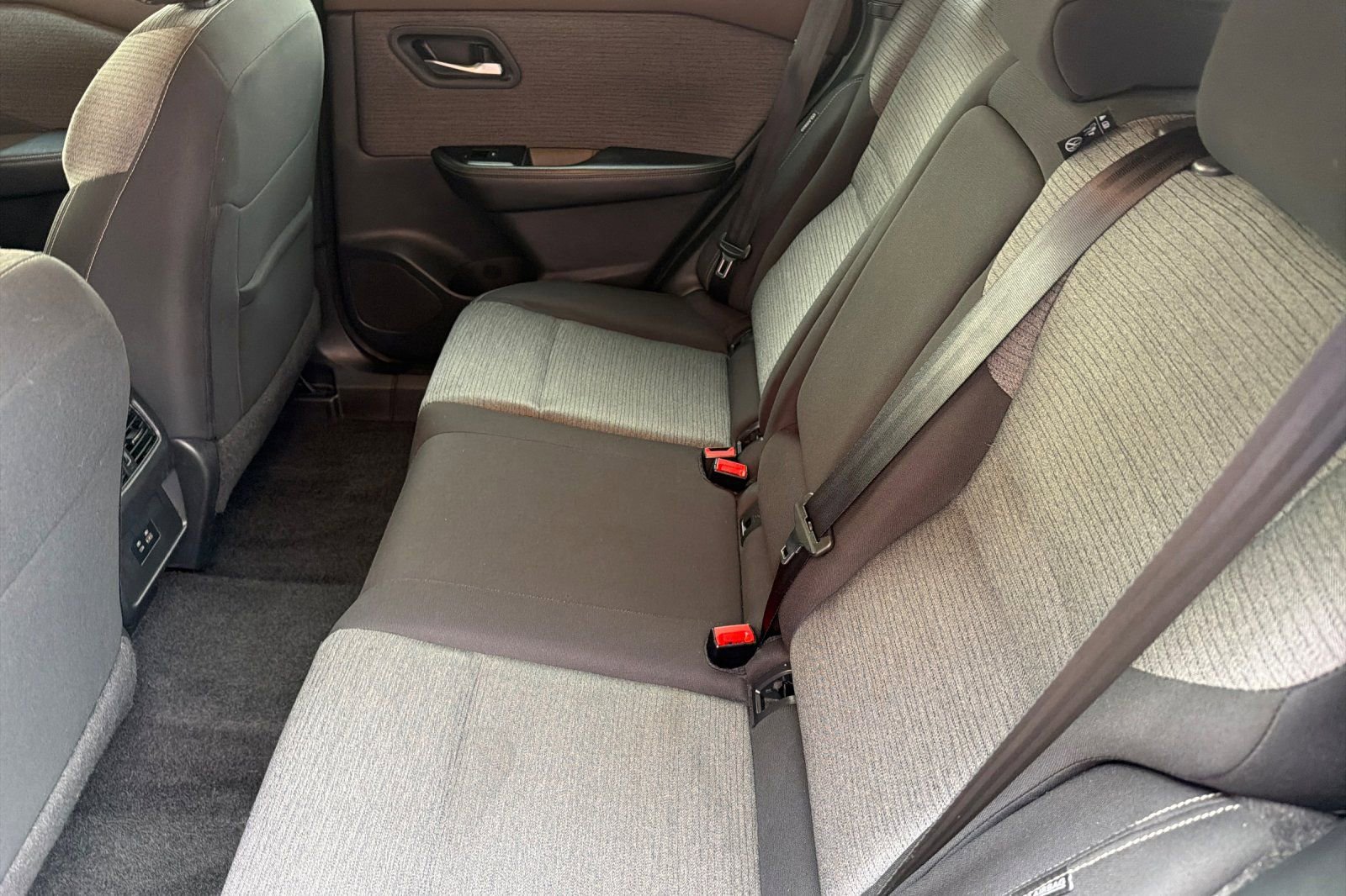 Used 2023 Nissan Rogue SV image 12