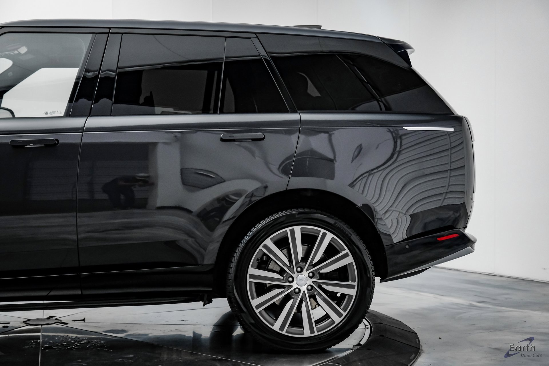 Used 2023 Land Rover Range Rover Autobiography image 7