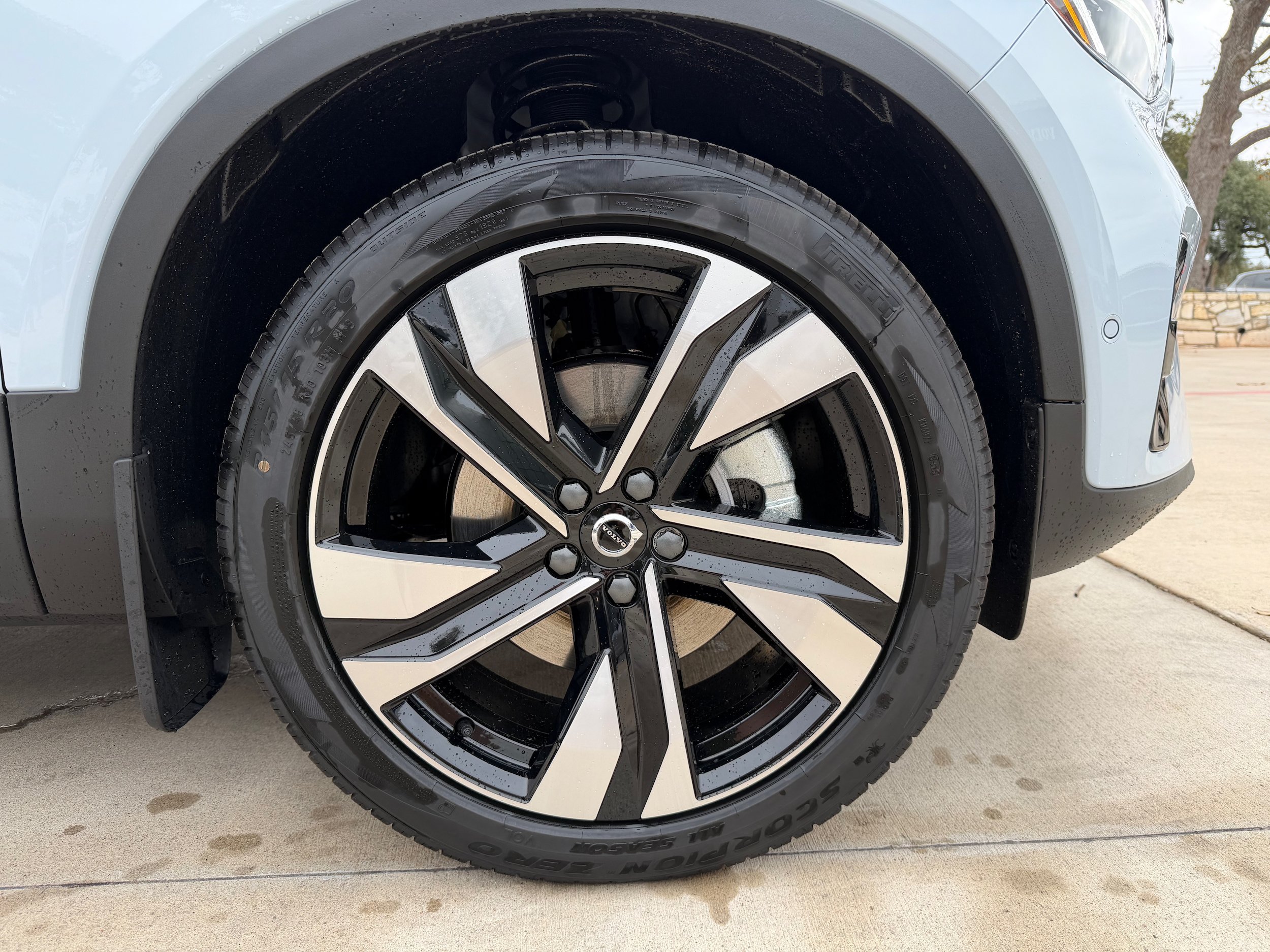 New 2026 Volvo XC40 B4 Plus w/ Protection Package Premier FWD image 7