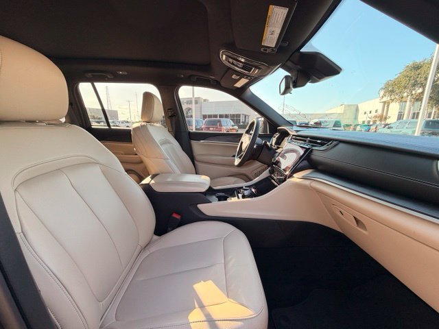 Used 2023 Jeep Grand Cherokee Limited AWD/4WD image 8