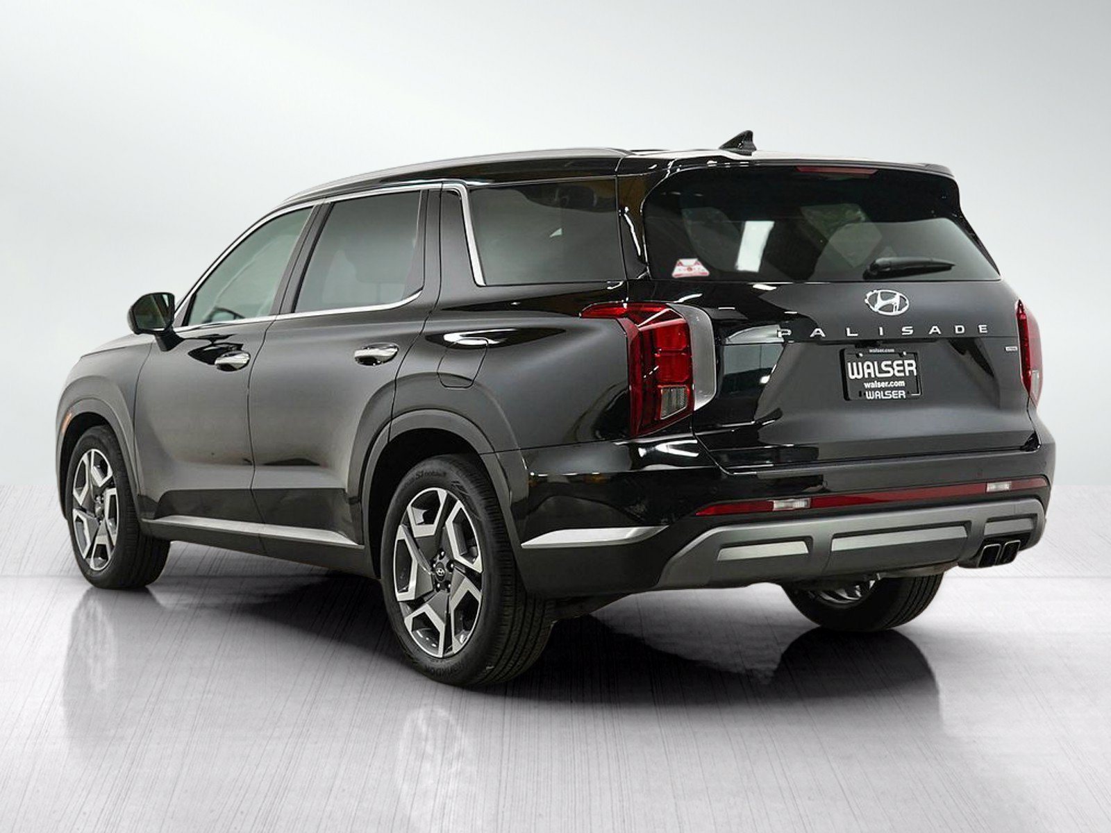 Used 2024 Hyundai Palisade Limited AWD/4WD image 3