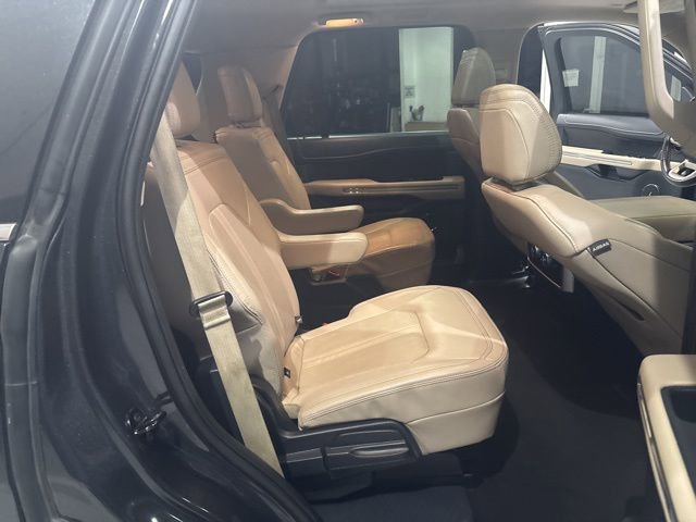 Used 2023 Ford Expedition Limited image 31